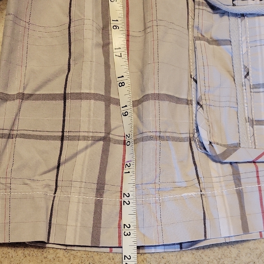 BKE Men's Plaid Cargo Shorts Gray and Red Size 36 - Picture 7 of 8